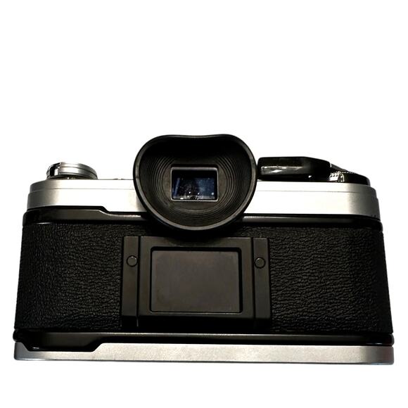 Canon AE-1 SLR Film Camera + Canon FD 50 mm 1:18 Lens + Speedlite 188A Flash - Picture 6 of 8